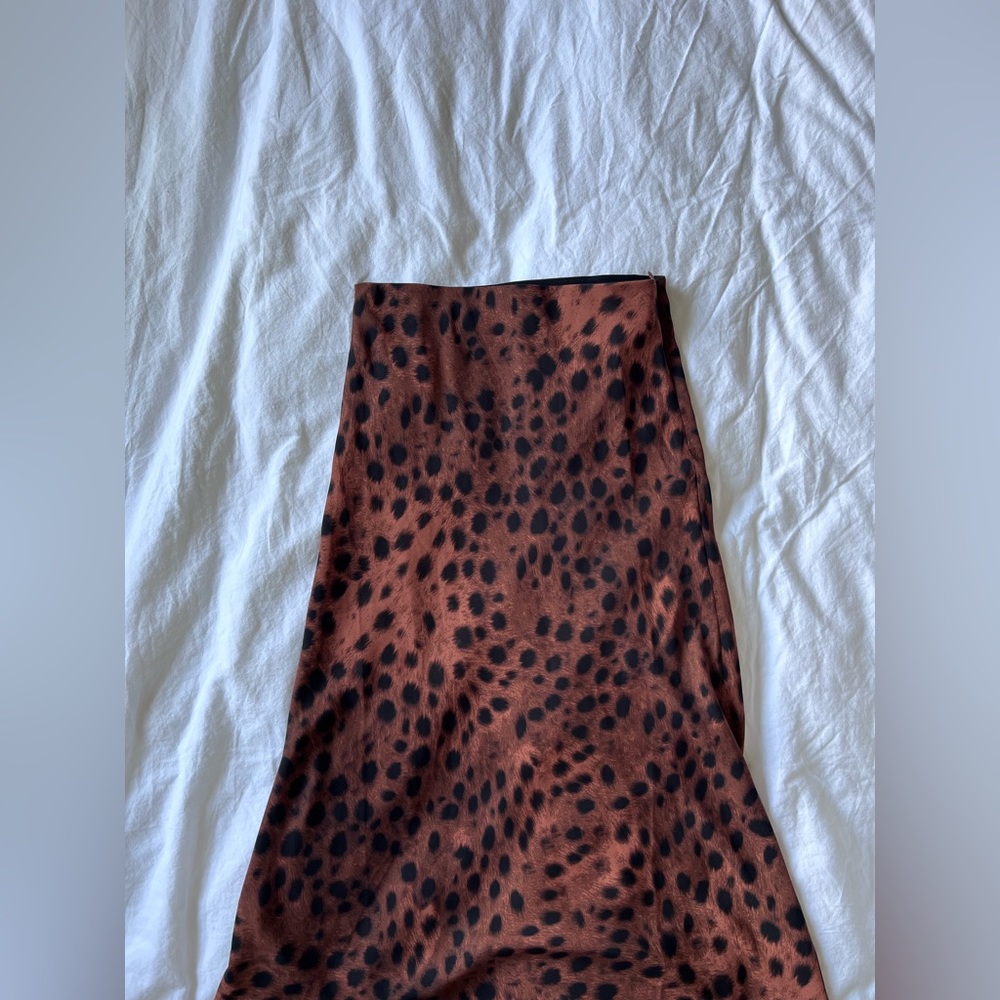 Wilfred silky leopard print midi skirt
